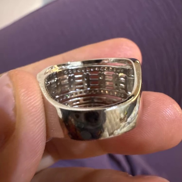 Elegant Zirconia Diamond Crystal Band Silver Ring - Picture 11 of 16